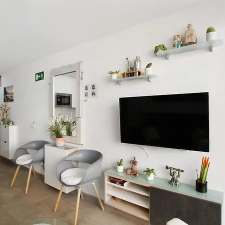 Home's About Confortable And Cozy Apartment *